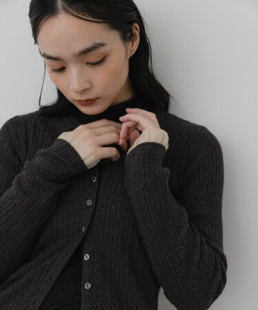 『洗濯可』プチフリルケーブルセーター