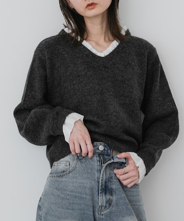 『洗濯可』フリルドッキングVネックニット