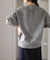 グレー