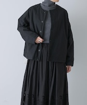 中綿ノーカラージャケット
