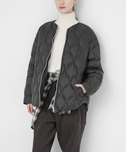 『Sサイズ／WEB限定』ノーカラーキルティングダウン