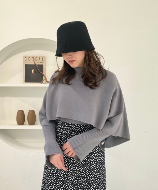 ハイネックケープセットニット