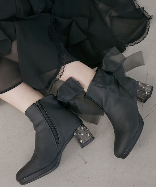 取り外しできるリボンブーツ