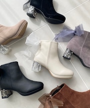 取り外しできるリボンブーツ