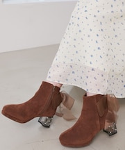 取り外しできるリボンブーツ