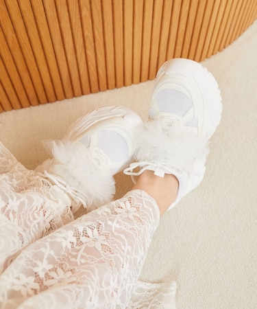 取り外しできるフリルスニーカー