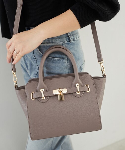 上品ベルトハンドバッグ