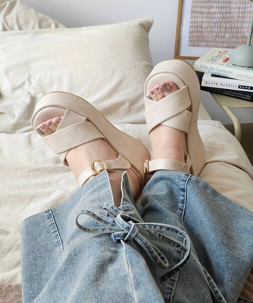 厚底クロスボリュームサンダル