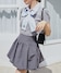 グレー