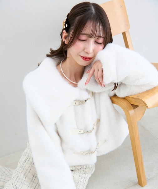 ∞ビット付きフワフワショートコート