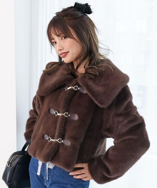 ビット付きフワフワショートコート