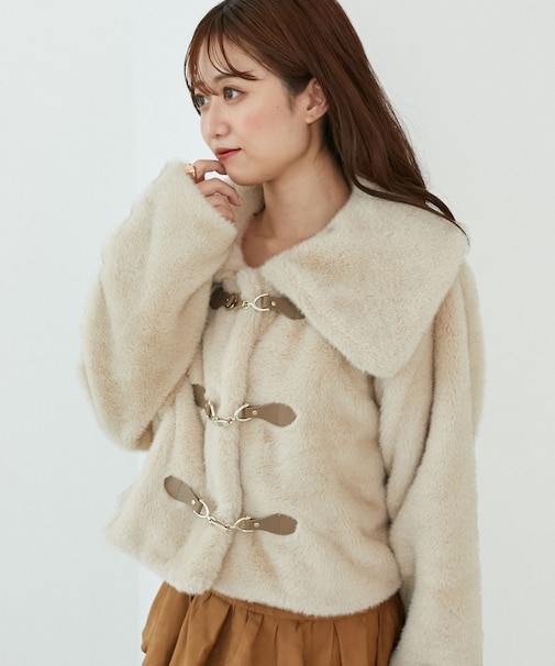 ∞ビット付きフワフワショートコート