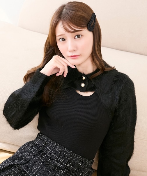 襟付きデコルテオープンニット