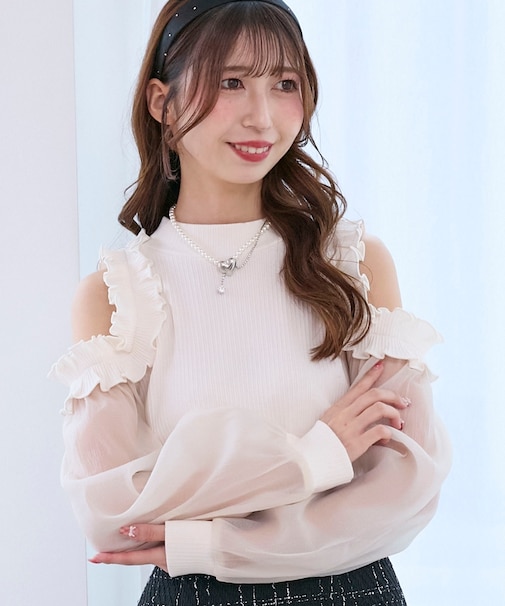 オープンショルダーフリルカットトップス