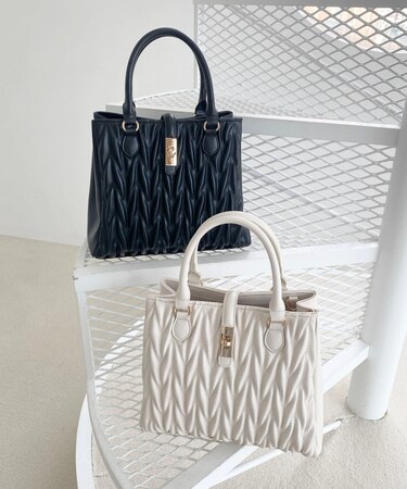 クラシカルスクエアミディバッグ