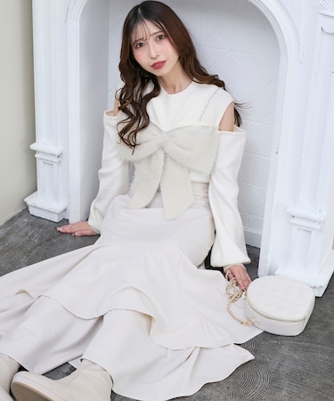 ビッグリボンチェーン付きニット