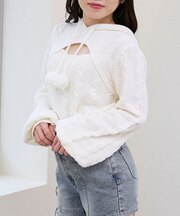 ポンポン付きフードケーブルニット