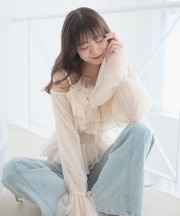 チェーン付きシアーフリルブラウス