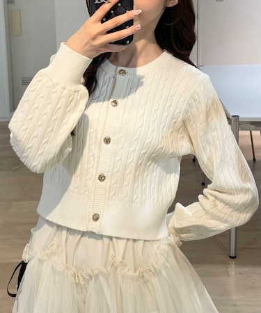 ゴールドボタンケーブルニットカーデ