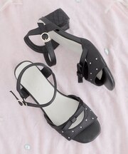 サテンビジューリボンサンダル