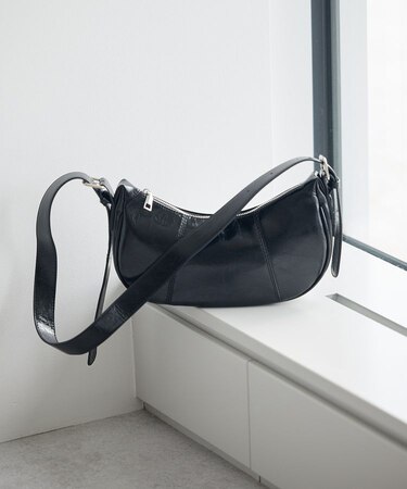 ハーフムーンバッグ