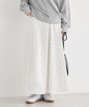 サテンフレアスカート