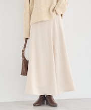 サテンフレアスカート