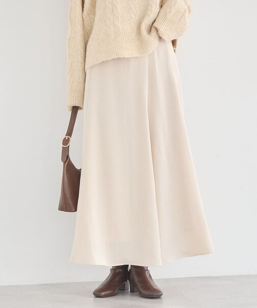 サテンフレアスカート