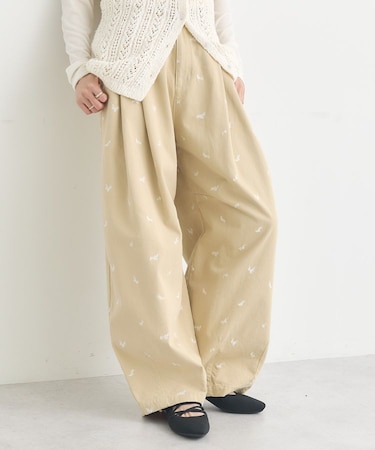 フラワー刺繍ツイルカーブパンツ