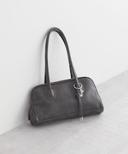 チャーム付きオブロングボストン