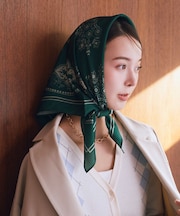 ボタニカル柄スカーフ(70×70)