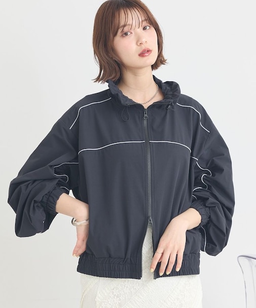 パイピングブルゾン