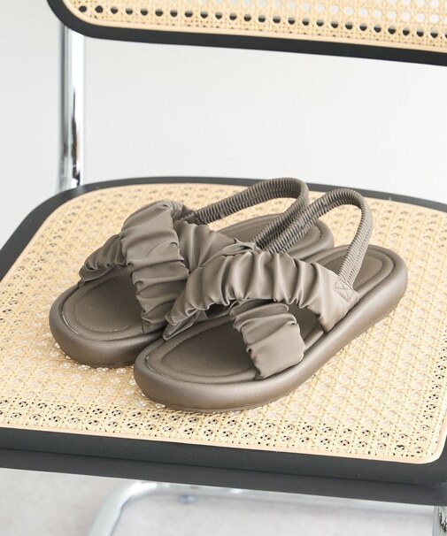 ギャザークロスサンダル