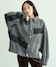 グレー