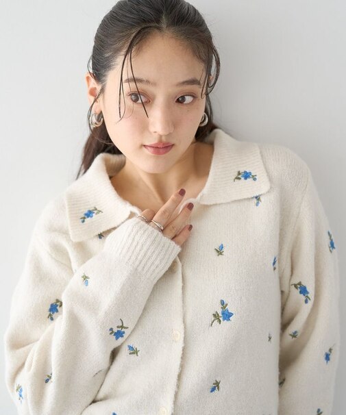 フラワー刺繍襟付きニットカーディガン