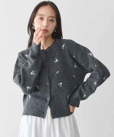 フラワー刺繍クルーネックカーディガン