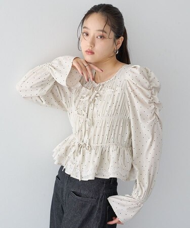 レースティアードシャーリングブラウス