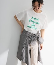 多段フェミニンロゴボックスTシャツ
