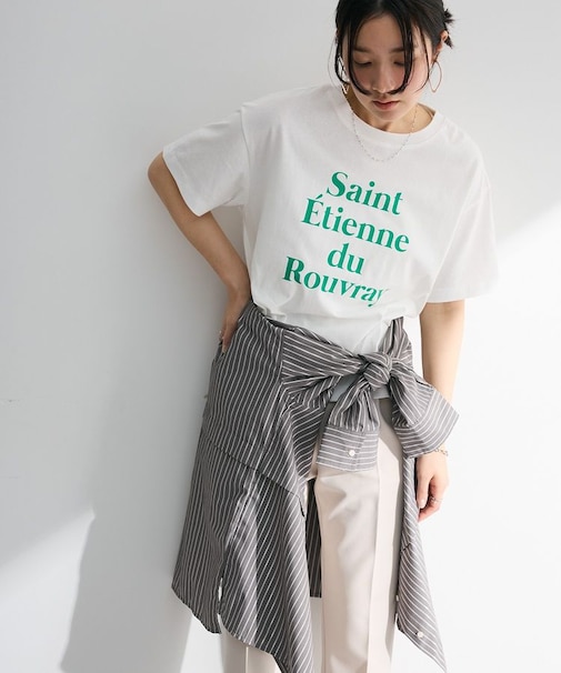 多段フェミニンロゴボックスTシャツ