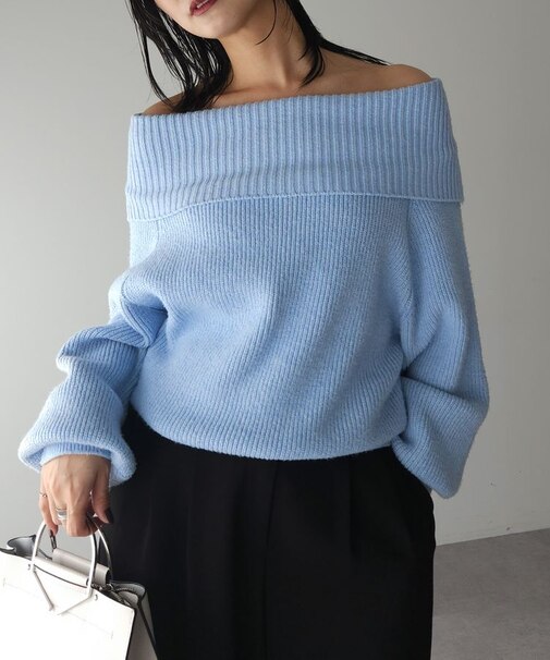 オフショルダーニット