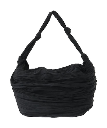 ・QUON ワイドプリーツショルダーバッグ