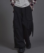 A.パラシュートパンツ