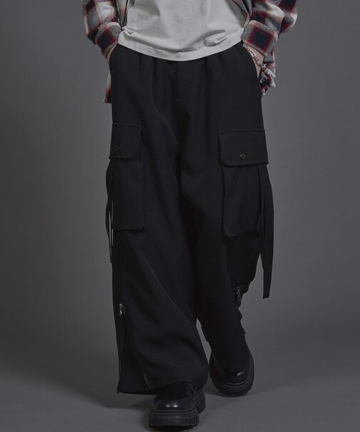 A.パラシュートパンツ