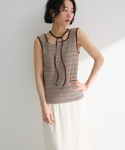 チョーカー付きタンクトップ