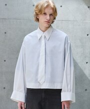 A.ネクタイ付きワイドスリーブショート丈シャツ