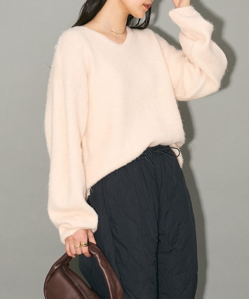 VネックニットTOPS