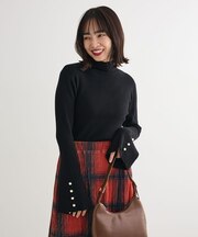 ・swing by 袖パールボタンフレアリブニット
