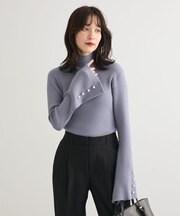 ・swing by 袖パールボタンフレアリブニット