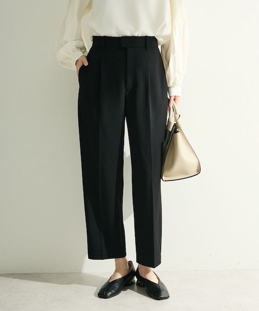 O.きれいシルエットテーパードパンツ