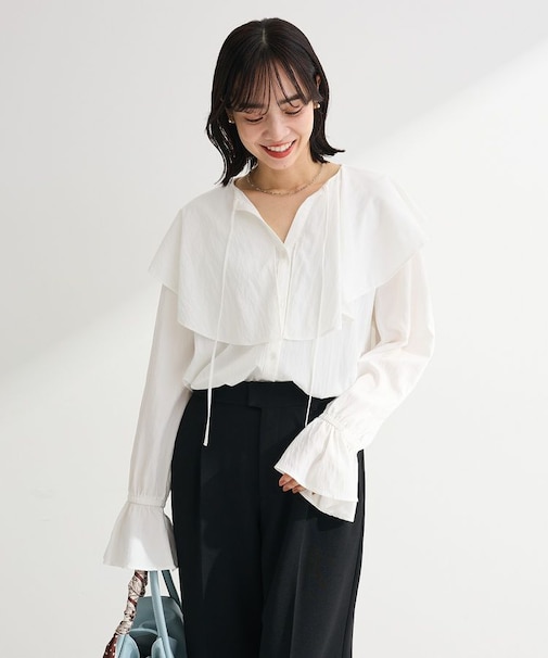 ラッフルブラウス
